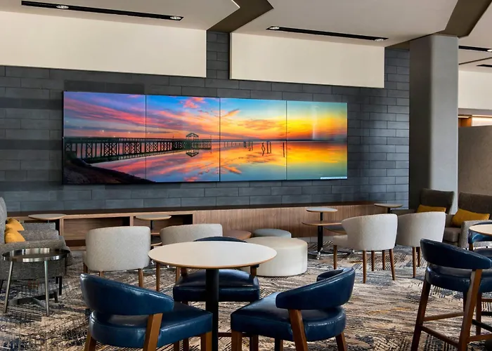 Courtyard By Marriott Philadelphia South At The Navy Yard