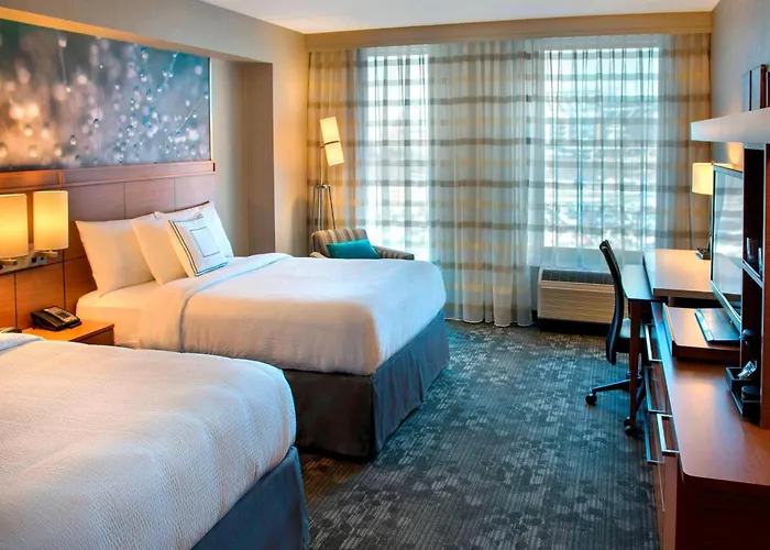 Courtyard By Marriott Philadelphia South At The Navy Yard