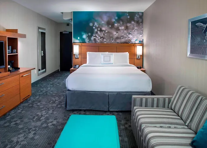Courtyard By Marriott Philadelphia South At The Navy Yard