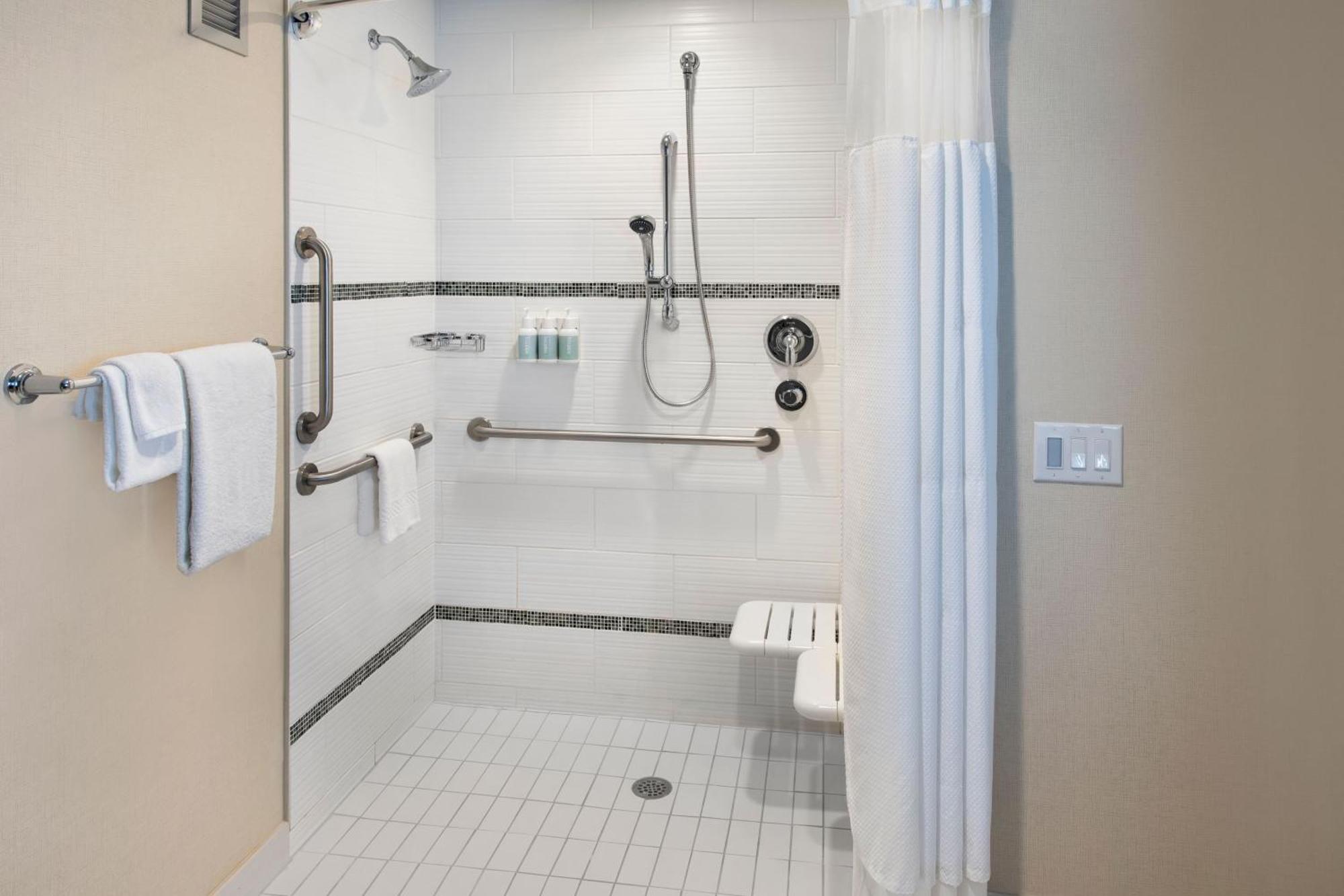 Courtyard By Marriott South At The Navy Yard Hotel 3*