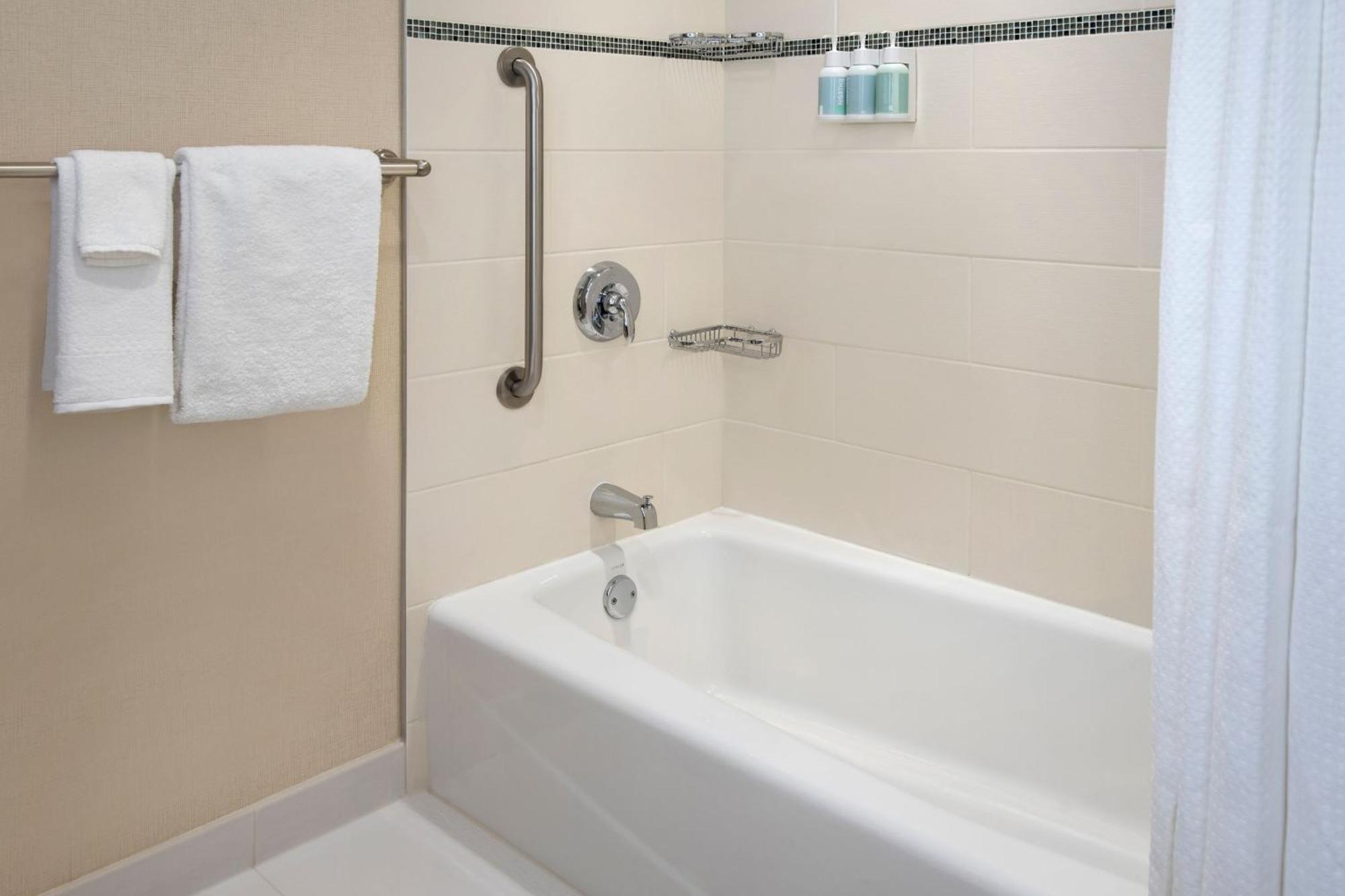 Courtyard By Marriott South At The Navy Yard 3*