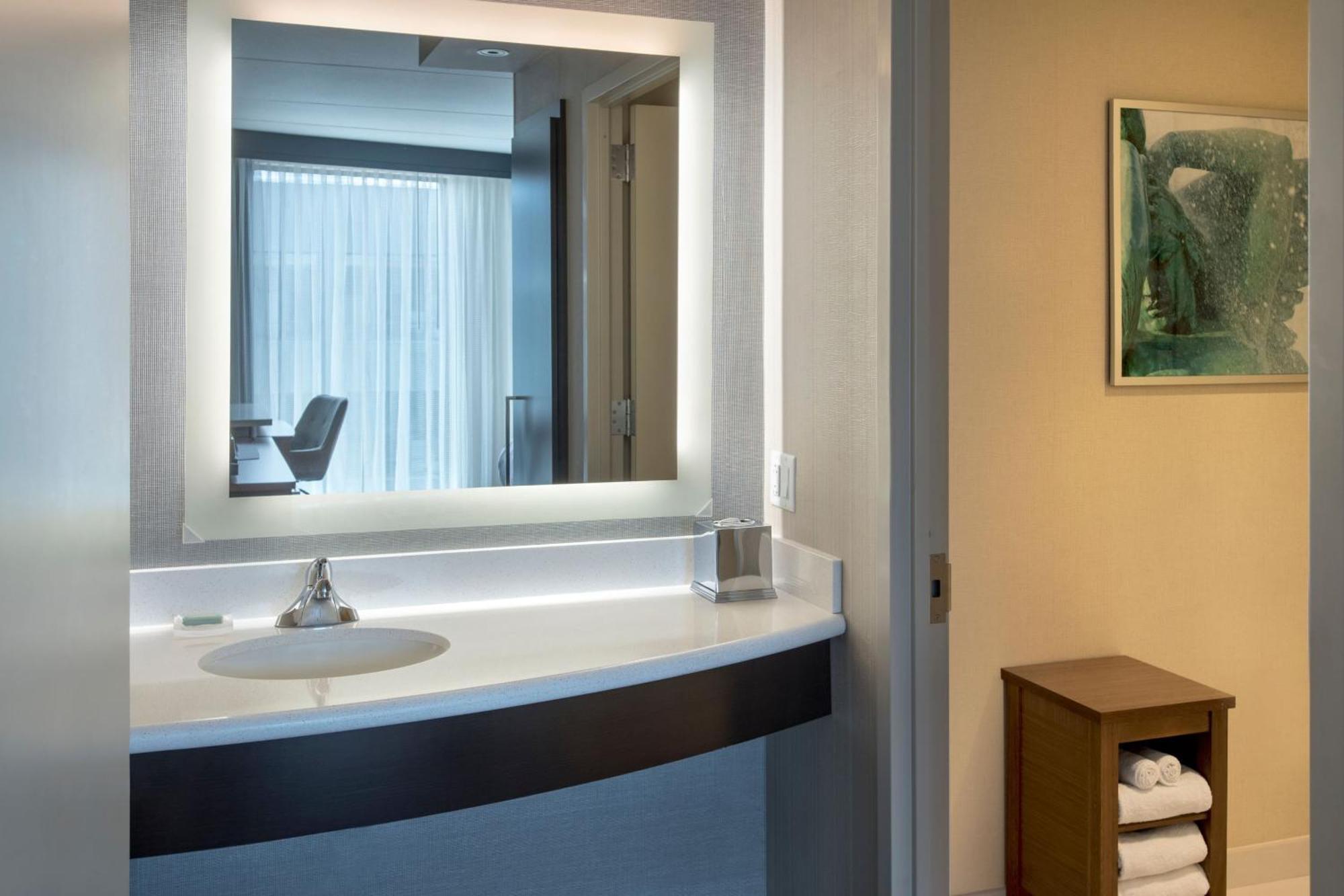 Courtyard By Marriott South At The Navy Yard